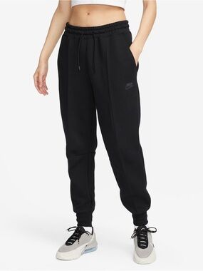 Nike Women's Black Tech Fleece Jogger Pants